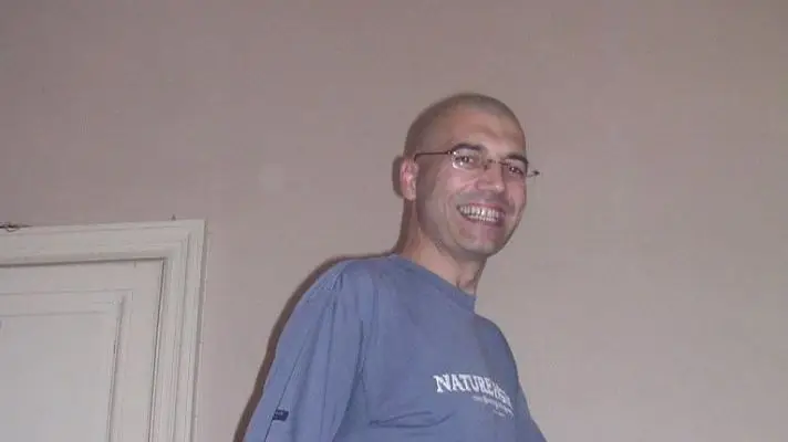 Suspeito de um dos maiores mistérios criminais em França pode ter sido visto no Texas... a passear o cão