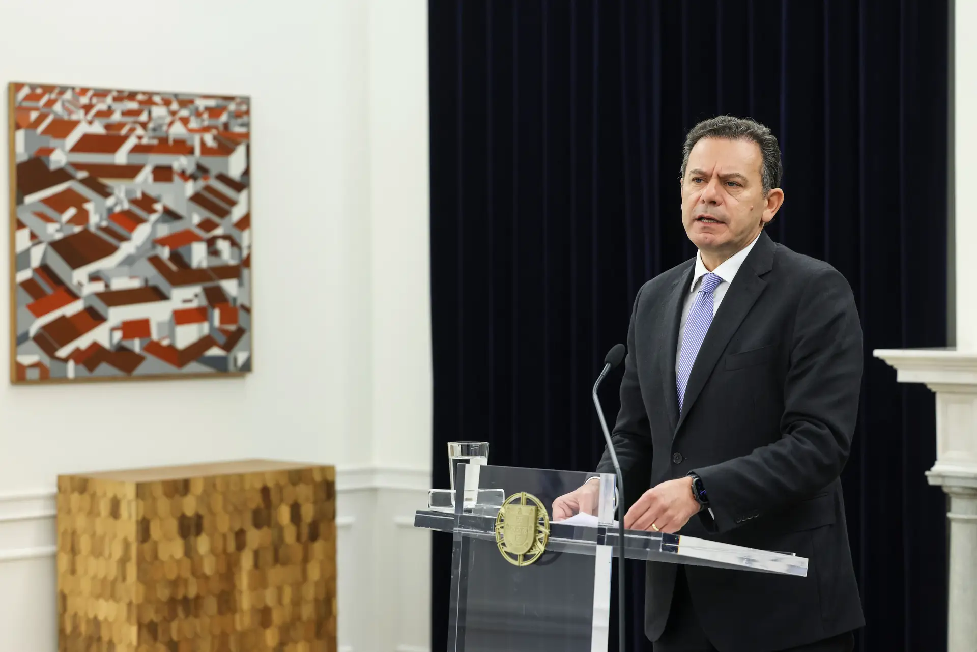 Luís Montenegro descarta (para já) redução do IVA nos combustíveis e alimentação