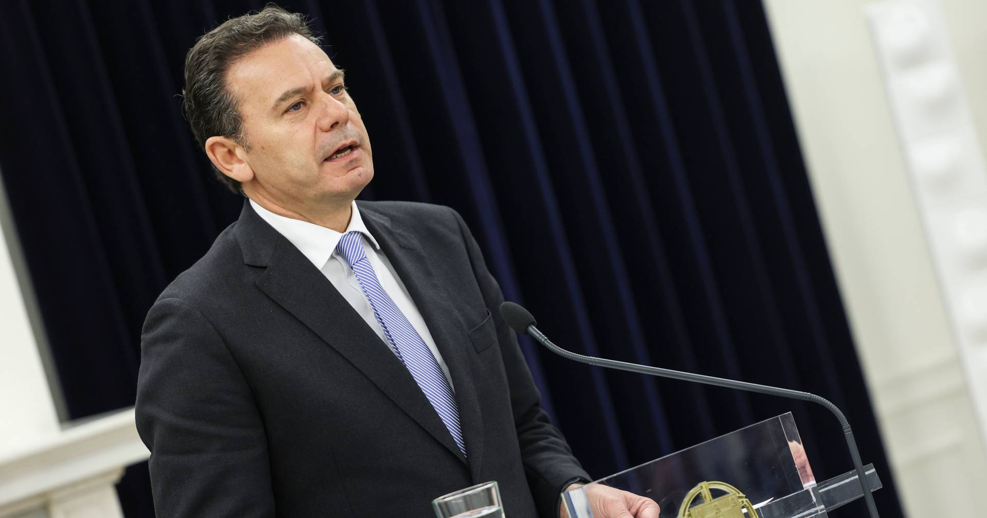 Montenegro convicto que propostas finais para compra da TAP vão ...
