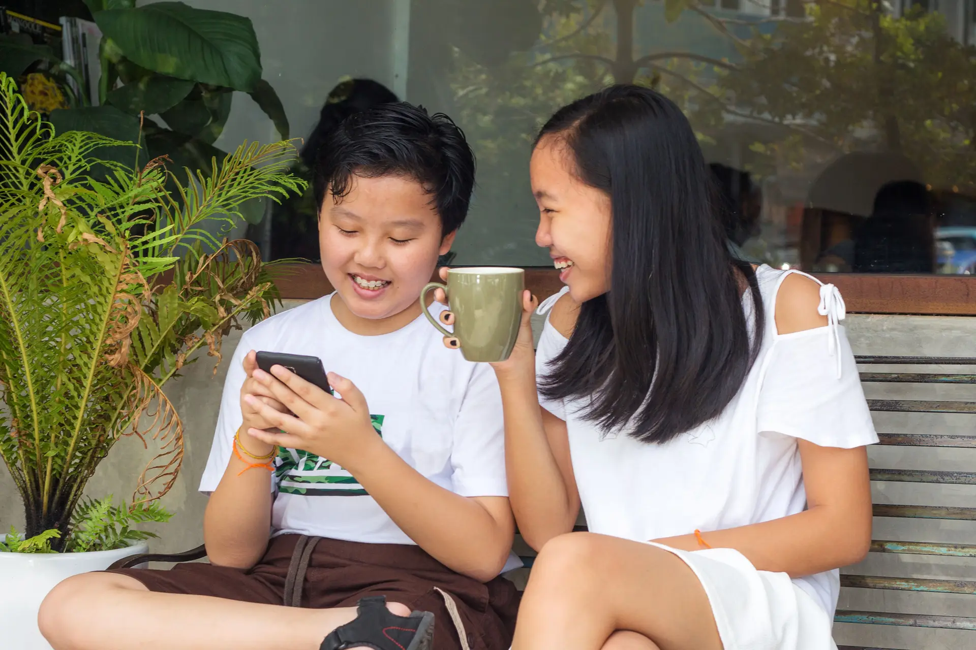 Indonésia começa a restringir acesso às redes sociais a menores de 16 anos