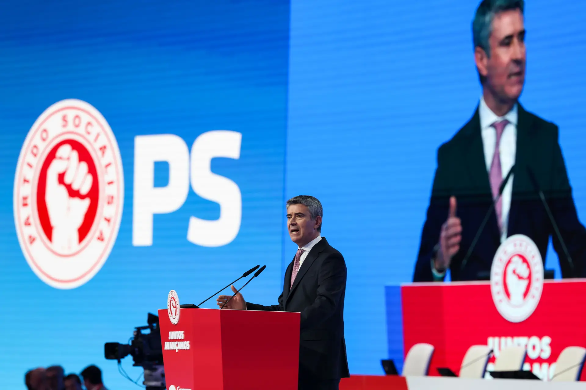 Comissão Nacional do PS reúne-se para eleger órgãos em dia de ...