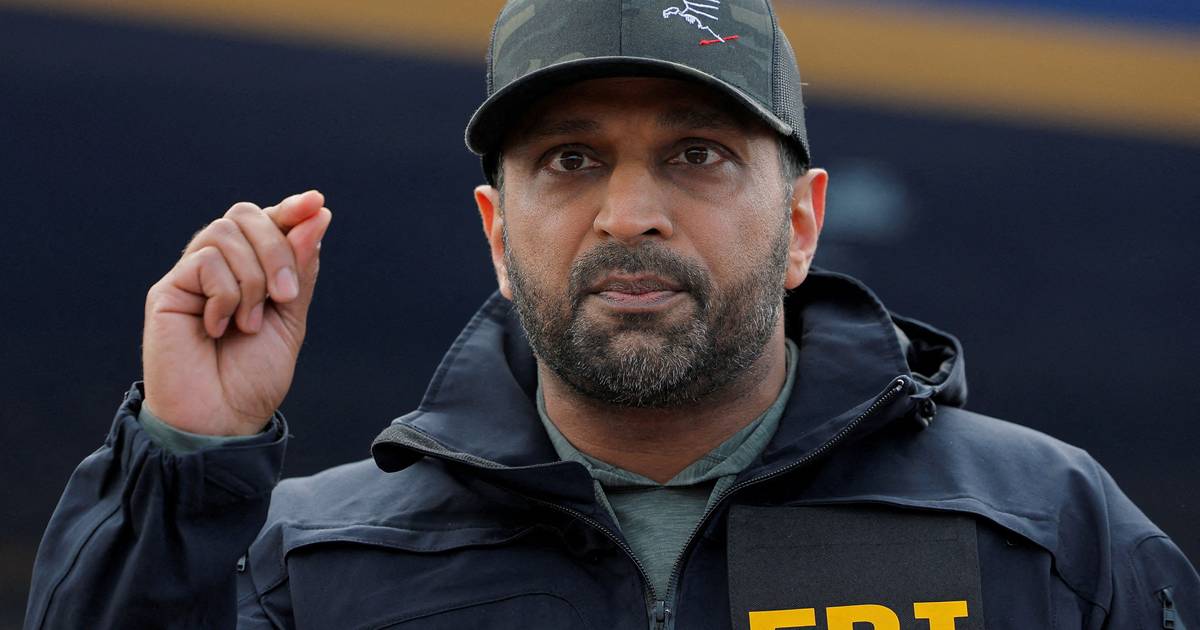 Grupo de hackers pró-Irão diz que invadiu a conta do diretor do FBI