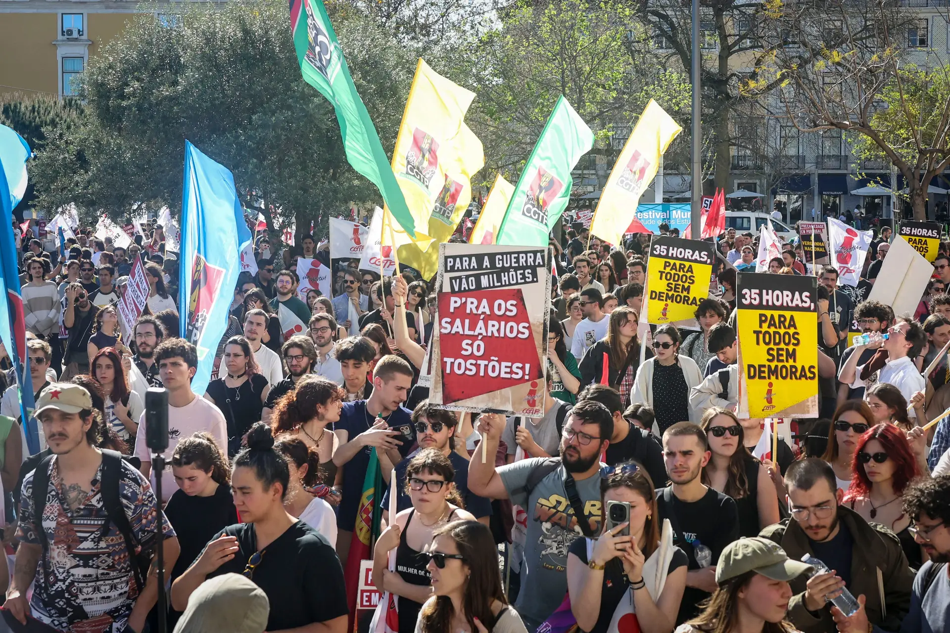 Centenas de jovens protestam em Lisboa contra pacote laboral "particularmente grave"