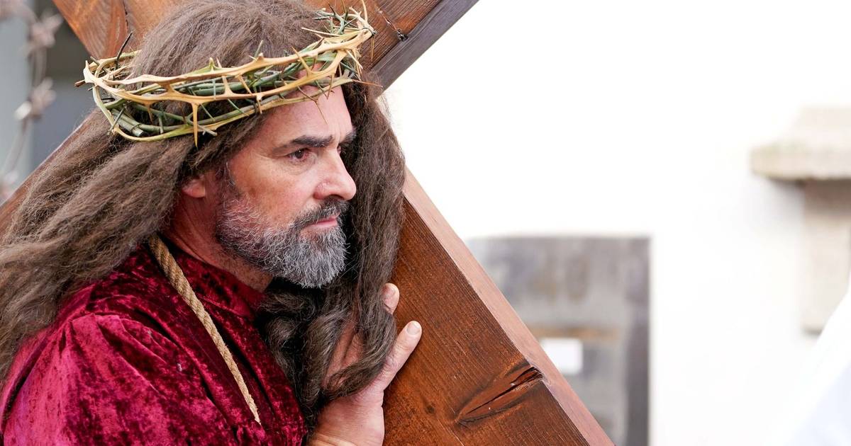 Procissão dos Passos em Braga atrai milhares de turistas e fiéis da religião católica