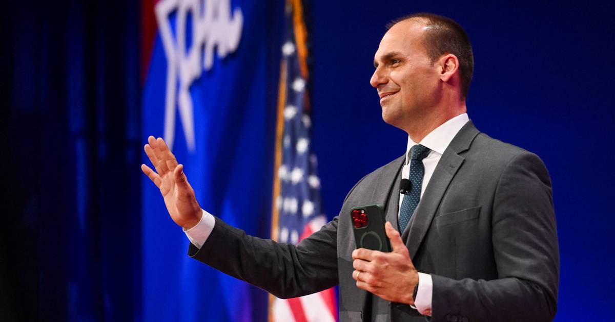 Supremo brasileiro pede explicações a Bolsonaro após filho Eduardo gravar vídeo nos EUA