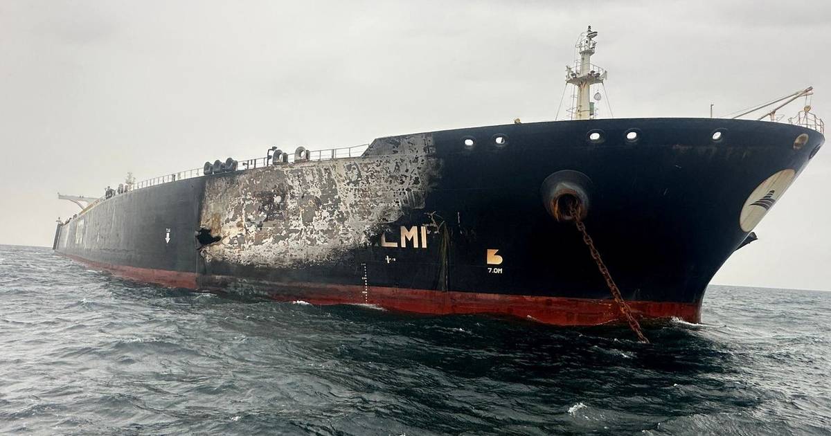 Petroleiro carregado de crude atingido no Dubai por projétil lançado do Irão