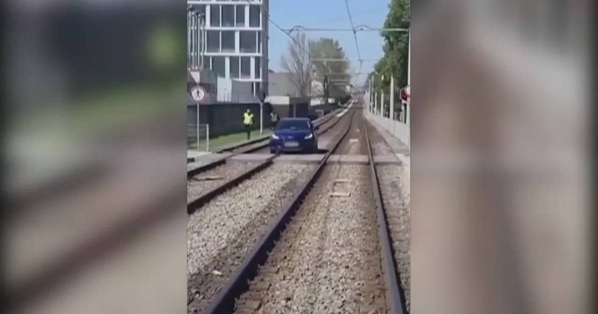 Homem percorreu dois quilómetros da linha de Metro do Porto de... carro