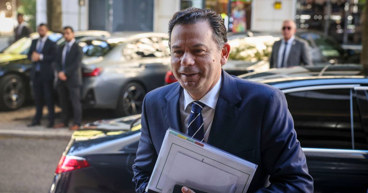 Montenegro assinala 2.º aniversário como primeiro-ministro com encontro em São Bento