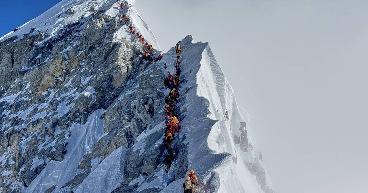 Envenenavam turistas e simulavam evacuações de emergência: o esquema milionário do Monte Evereste