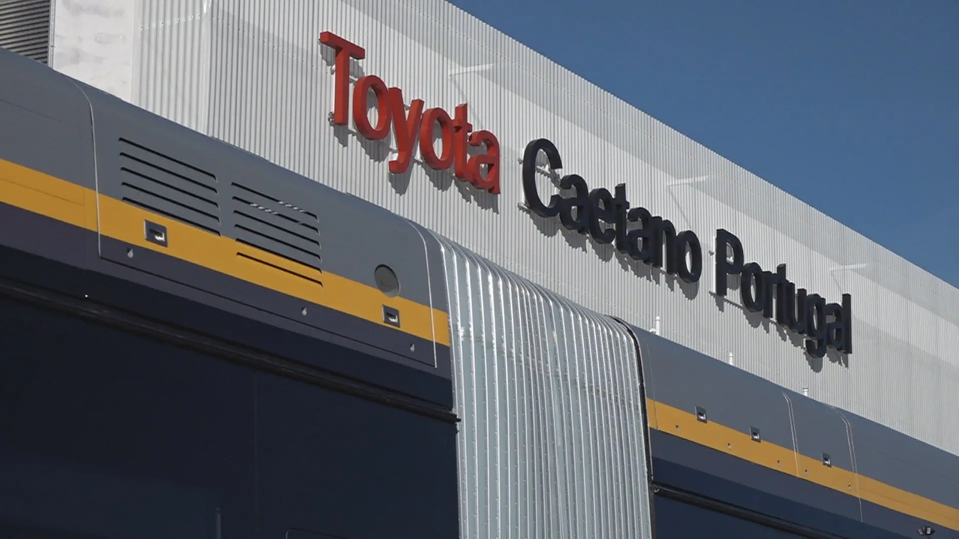 Dezenas de trabalhadores da Caetano Bus arriscam despedimento: "Não queremos dinheiro, queremos manter os postos de trabalho"