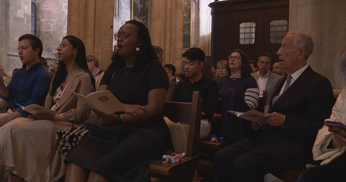 Marcelo juntou-se às centenas de fiéis na Sé de Lisboa para 