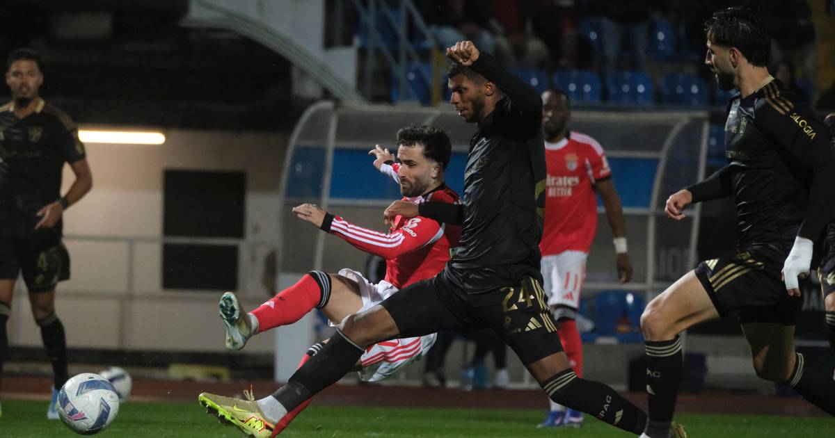 ‘Gansos’ contêm ‘águias’ e Benfica sai de Rio Maior com um empate