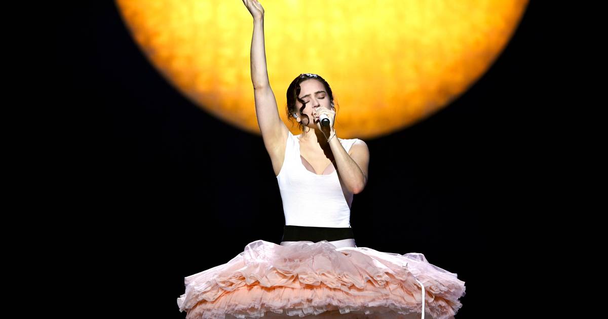 Possível dueto ao vivo com Carminho? Rosalía apresenta o novo álbum 