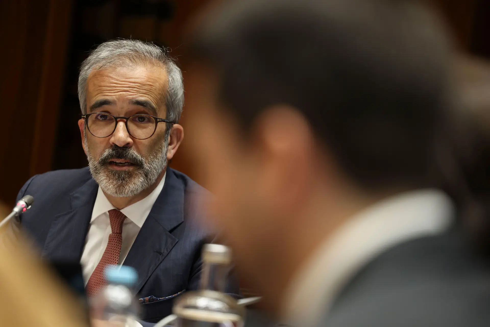 10 minutos: utilização das Lajes pelos EUA continua a dar que falar... Rangel foi ouvido no Parlamento