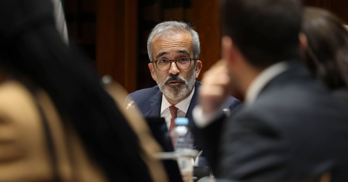 Governo tem razões para acreditar que uso da Base das Lajes está a ser respeitado, diz Paulo Rangel