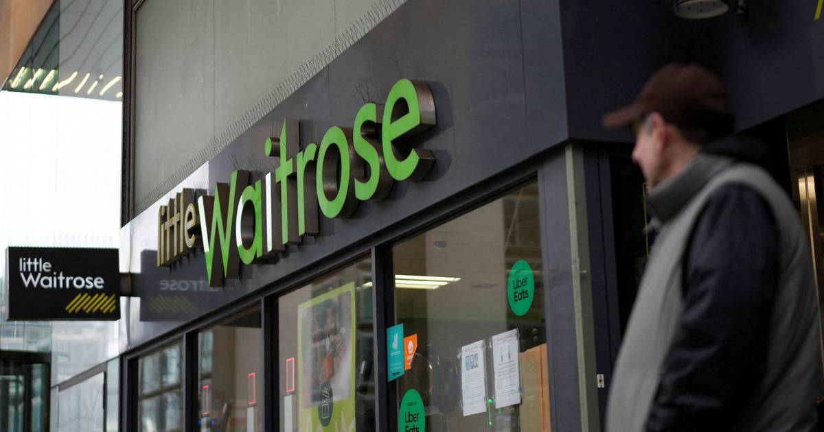 Deputados apelam a readmissão de funcionário despedido após impedir furto em supermercado