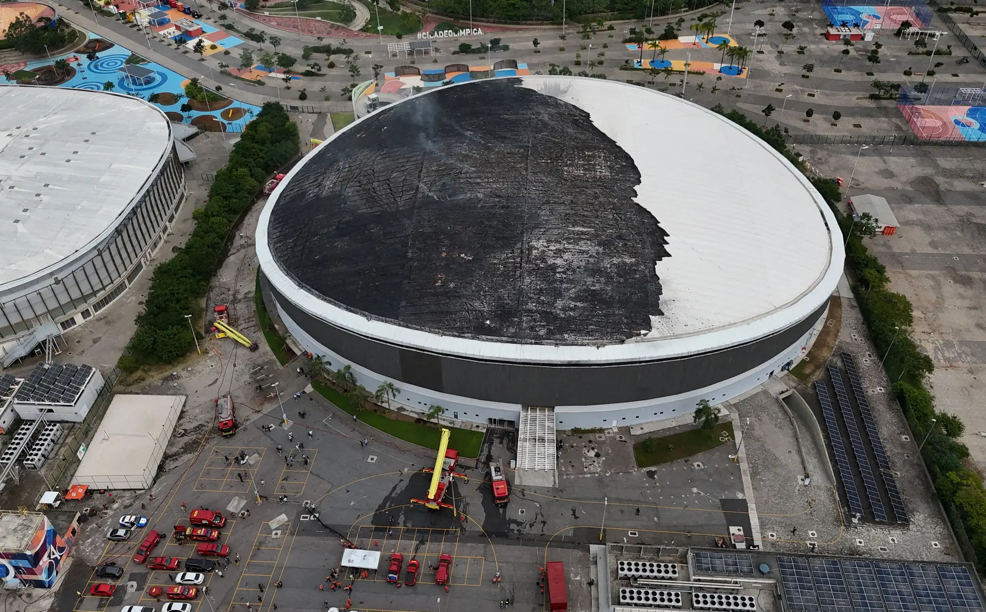 Incêndio atinge velódromo no Rio de Janeiro e destrói metade da cobertura