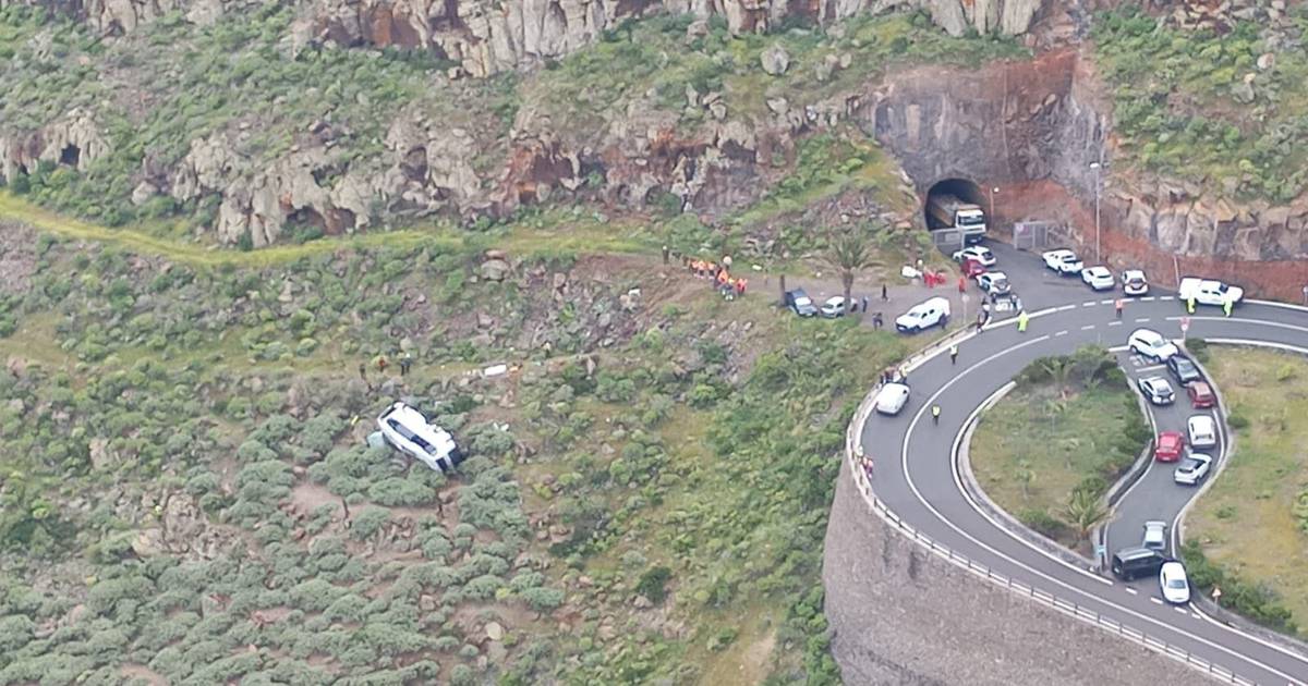 Um morto e 14 feridos em acidente com autocarro turístico nas Canárias