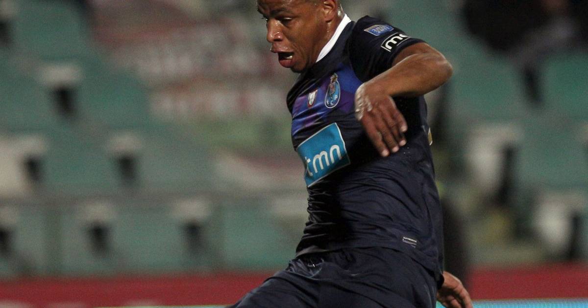 Antigo médio do FC Porto termina a carreira aos 37 anos