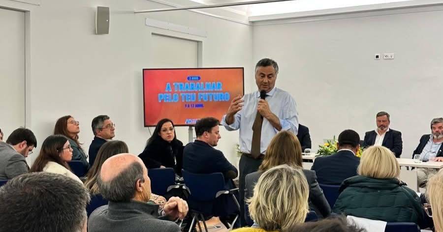 Ministros fazem périplo para fazer balanço dos dois anos de Governo da Aliança Democrática