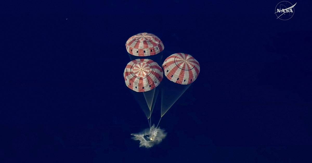 Veja o momento: astronautas da Artemis II entraram na atmosfera terrestre a mais de 38.000 km/h