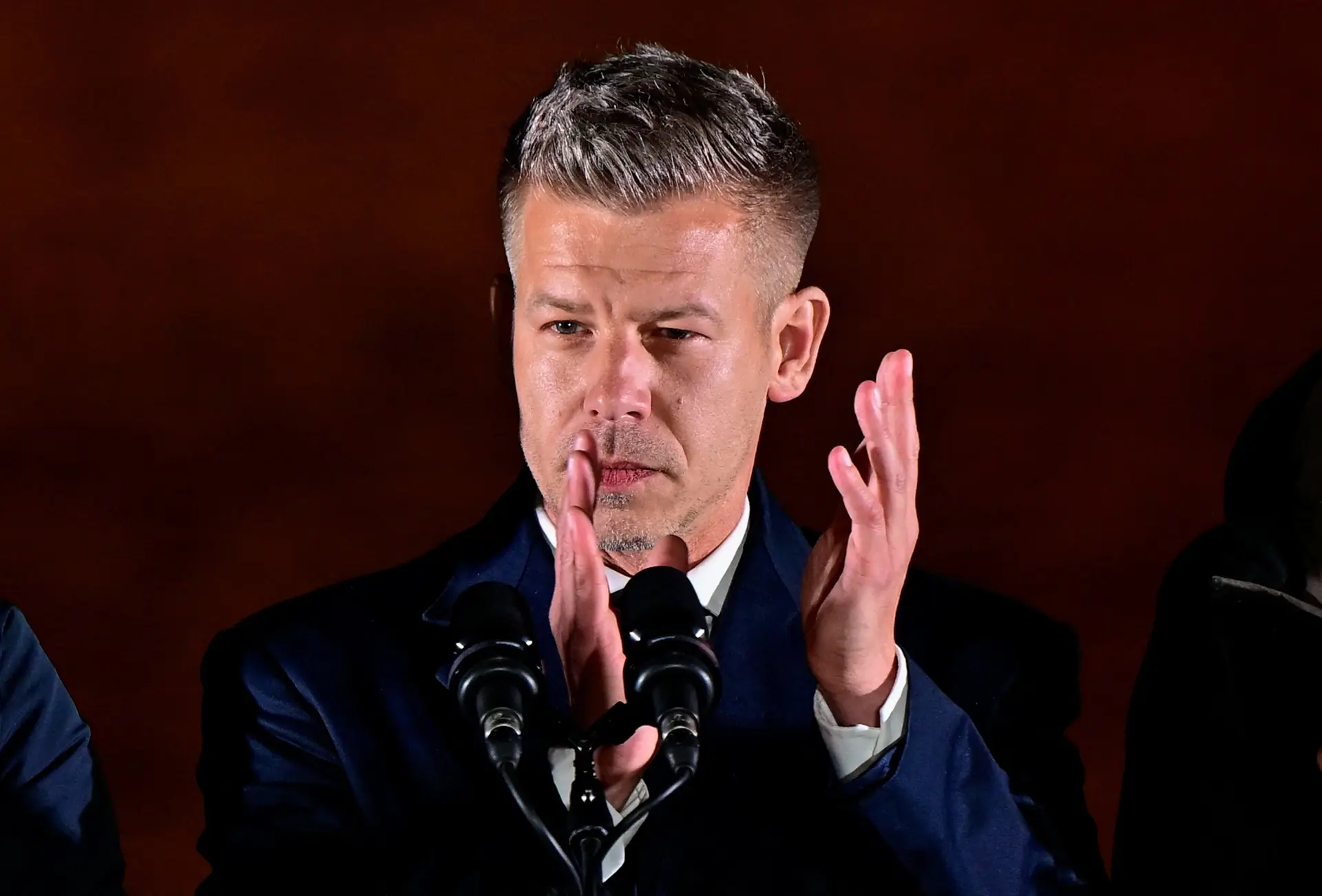 "Libertámos a Hungria": Péter Magyar celebra "vitória esmagadora" sobre Orbán