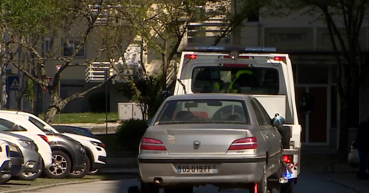 Carro pode ficar estacionado no mesmo sítio durante mais de um mês? A SIC Verifica