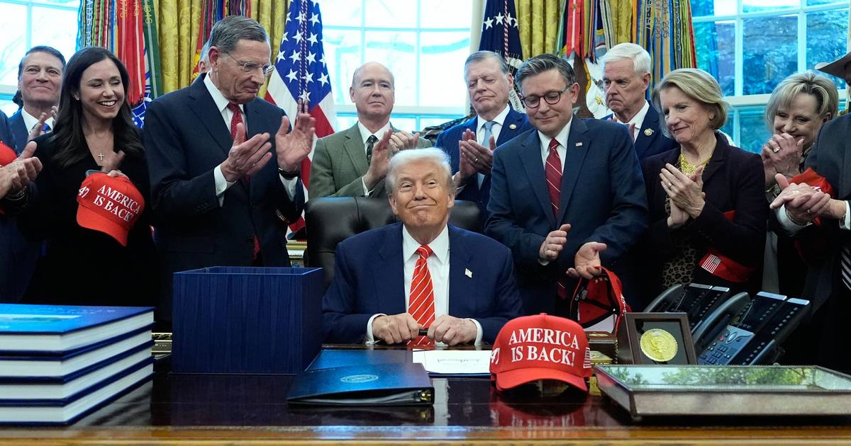 Das mentiras para atacar o Irão a ignorar informações dos serviços secretos: ex-diretor da CIA apela à destituição de Trump