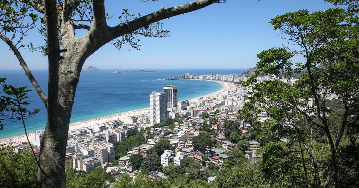 Turista britânico enganado em praia do Rio de Janeiro paga cerca de 1.700 euros por... um kebab