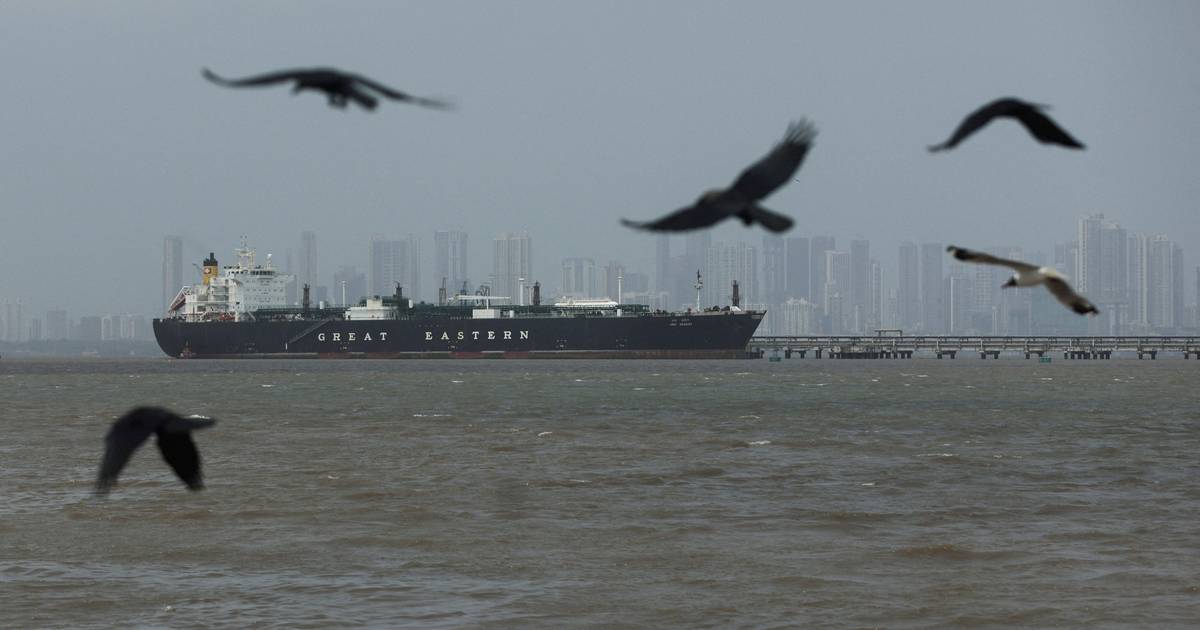 Irão acusa EUA de pôr em perigo navegação no Estreito de Ormuz