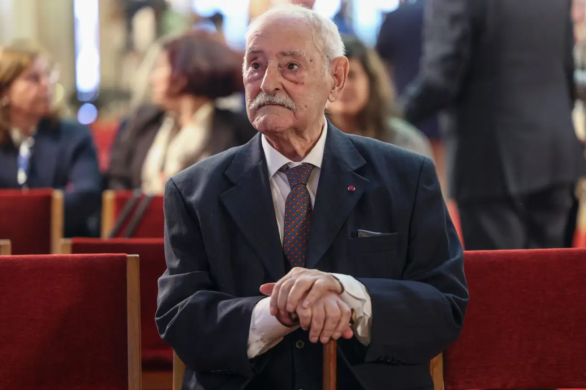 Ruy de Carvalho homenageado na Assembleia da República: "Estou muito emocionado, é porque eu servi como deve ser"