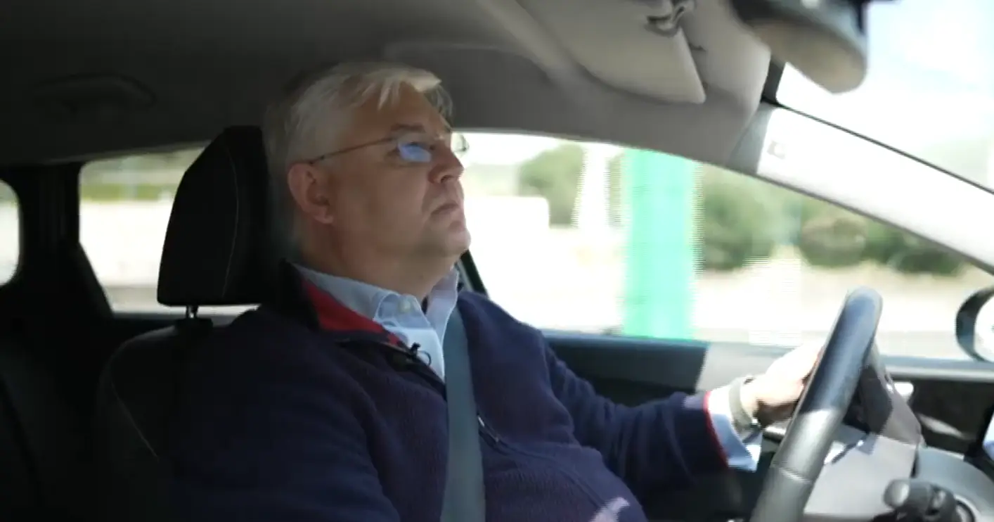 O truque (simples) para poupar na hora de encher o depósito do carro