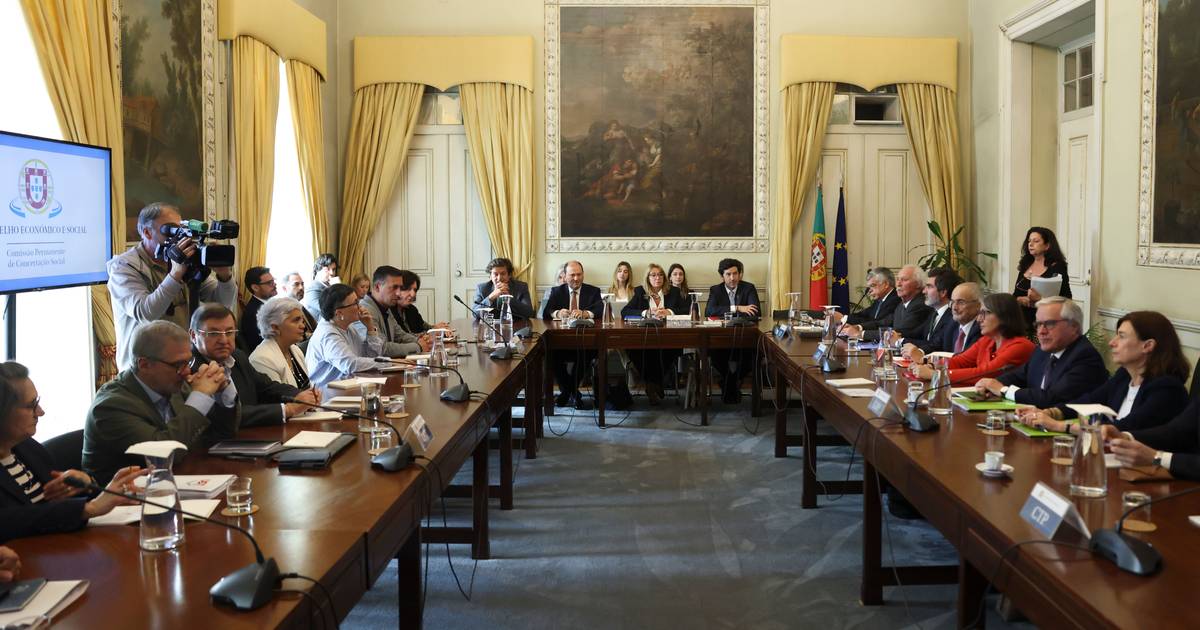 Pacote laboral: ministra vê acordo para breve, mas UGT nega