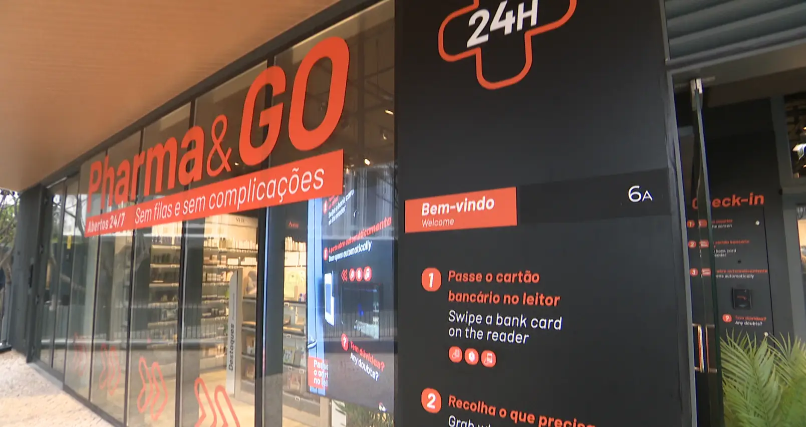 Nesta parafarmácia não há ninguém para o atender e pode fazer as compras totalmente sozinho