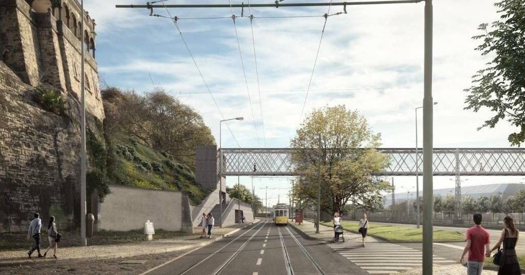 Nova ponte pedonal de Algés instalada este sábado: Marginal e Linha de Cascais vão estar cortadas