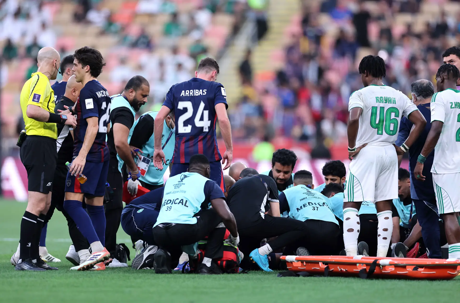 Agressões e jogador em estado crítico após violento pontapé na cabeça: a noite caótica na Liga dos Campeões asiática