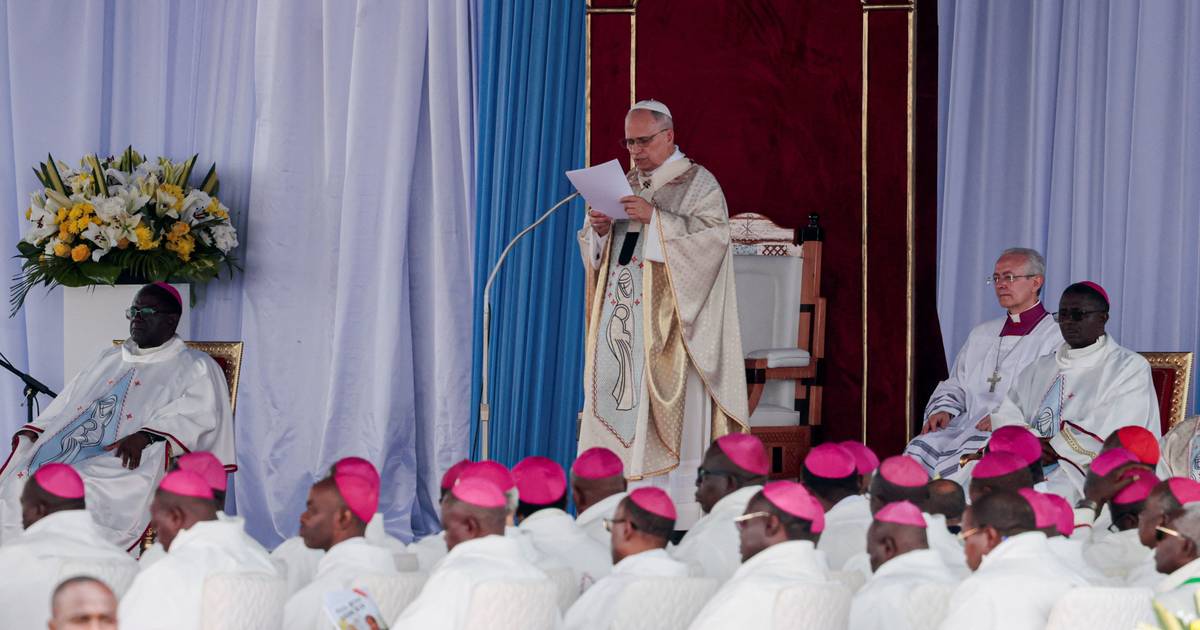 Papa Leão XIV chega a Angola em visita apostólica ao continente africano