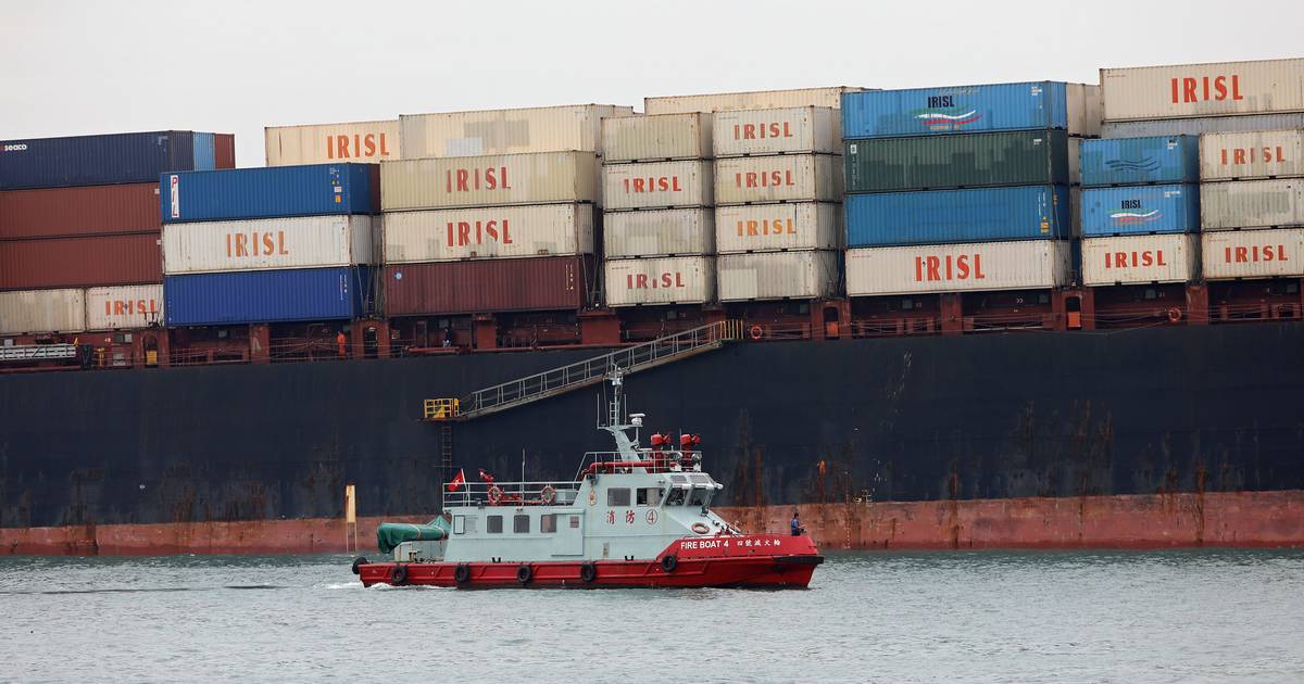 EUA intercetam navio iraniano no Golfo de Omã, Teerão fala em violação do cessar-fogo