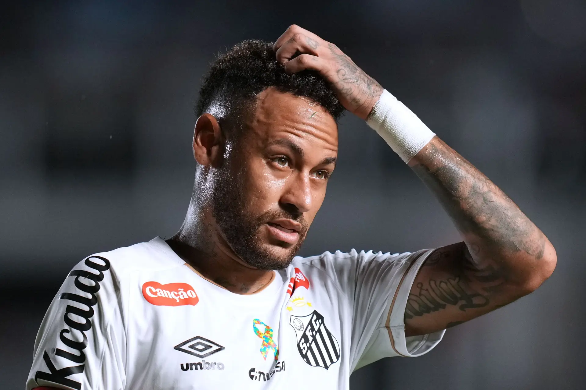 Neymar desabafa após polémica em jogo do Santos: "Não há ser humano que aguente"