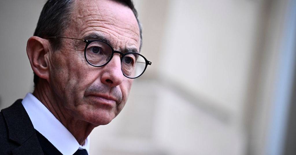 Candidato presidencial francês quer isolar Espanha da UE por legalizar imigrantes em massa