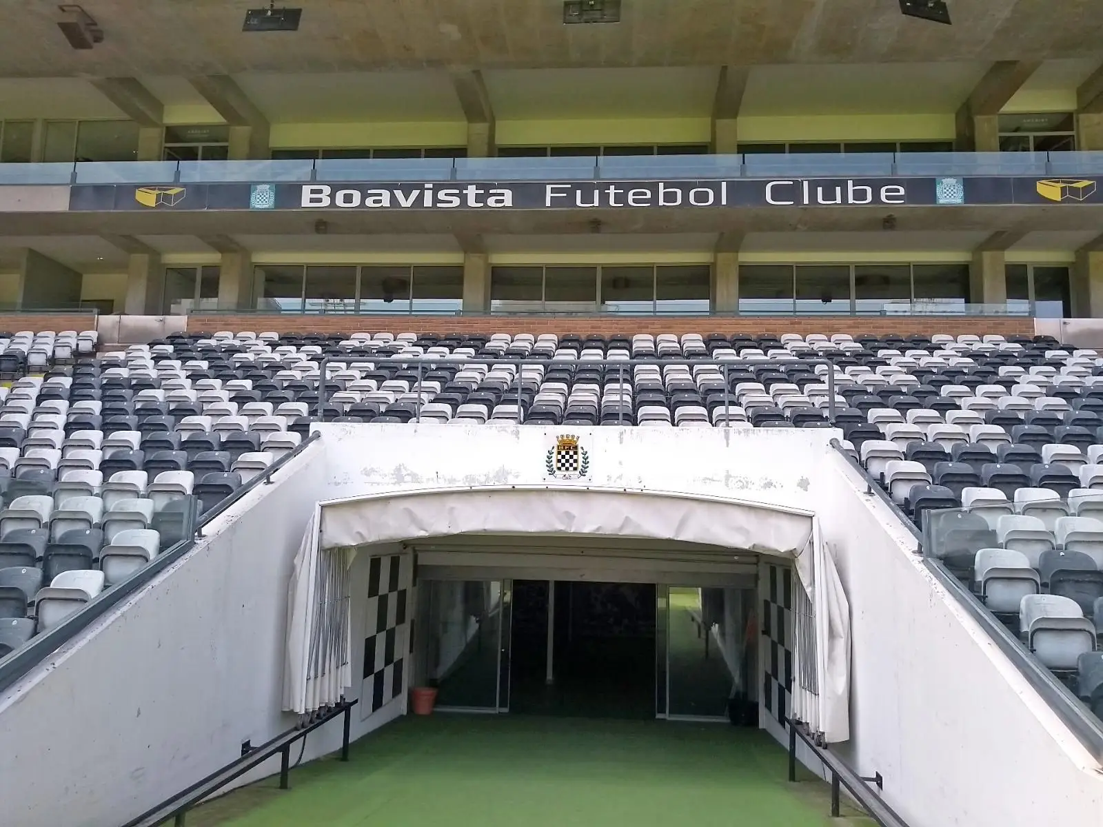 Estádio do Bessa vai a leilão por 31 milhões de euros