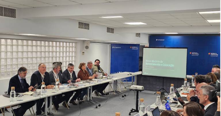 FNE pede mudanças no novo concurso de professores para não aumentar falta de docentes