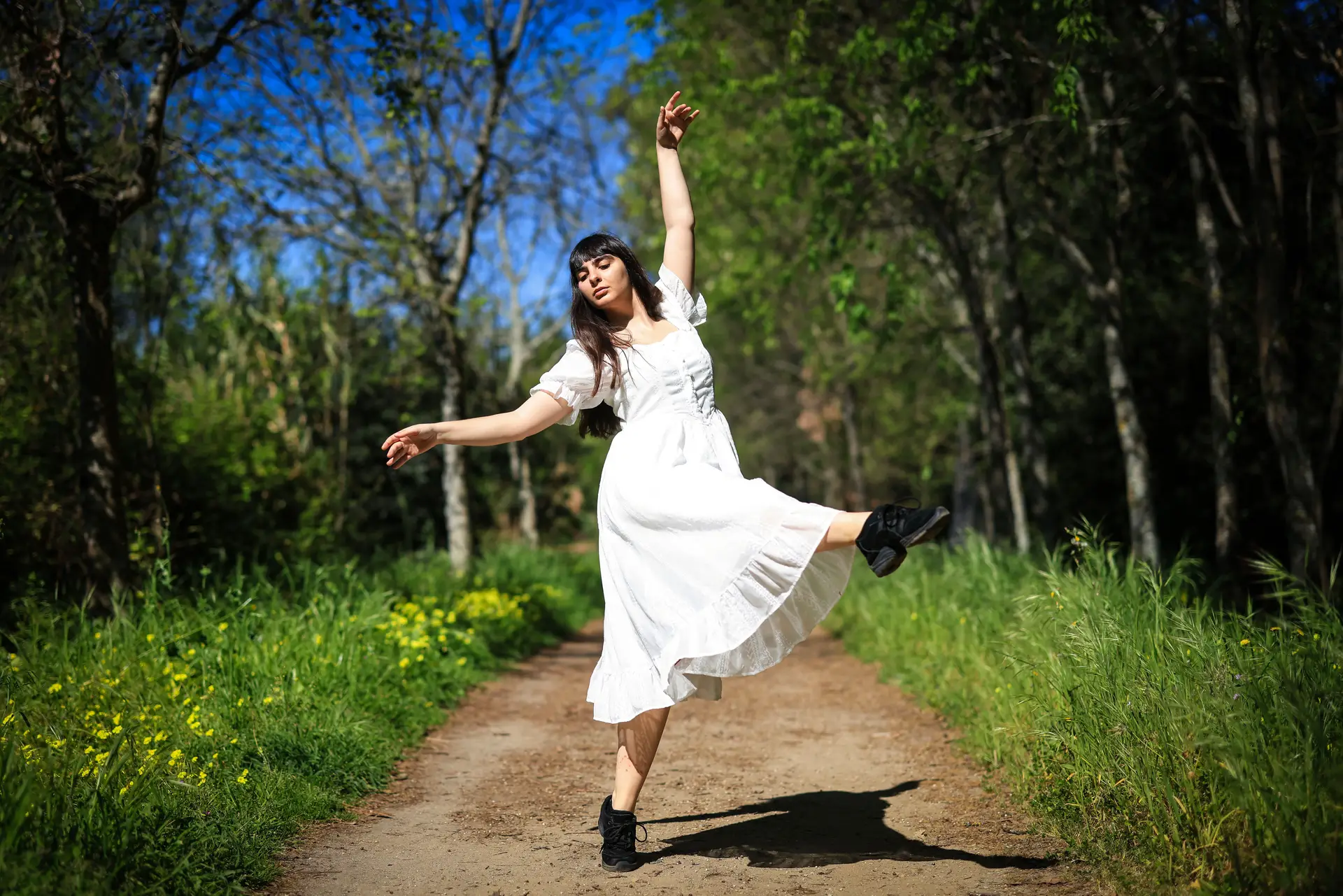 Maria do Mar Vieira diagnosticada com autismo aos 16 anos, é bailarina e encontrou na dança um espaço de expressão e equilíbrio