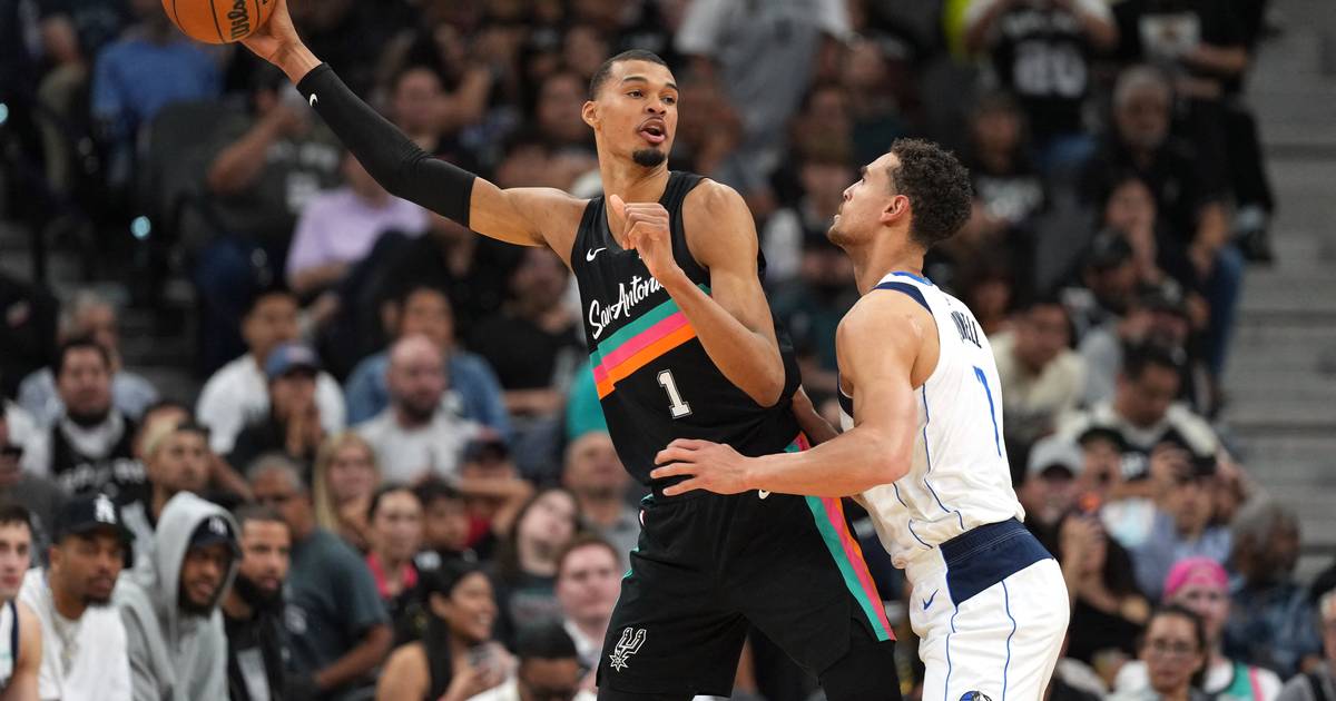 Wembanyama faz história ao tornar-se o mais jovem defesa da fase regular da NBA