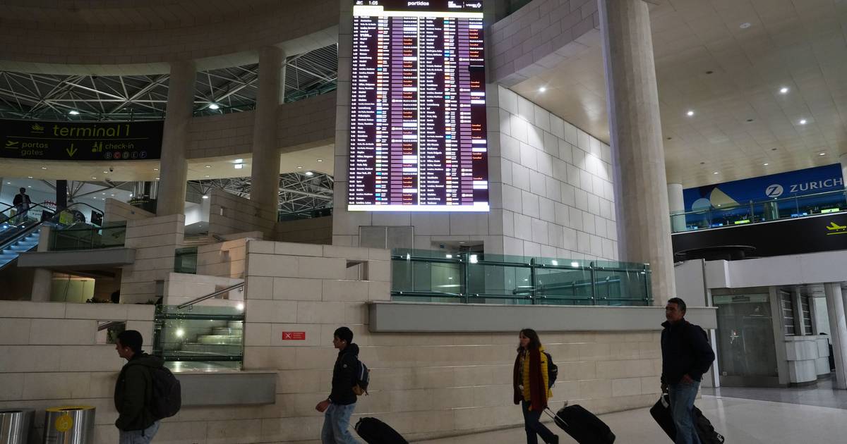 Comissão Europeia nega ligação entre filas nos aeroportos portugueses e novo sistema de controlo de fronteiras