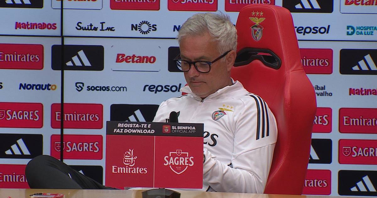 Assessor do Benfica queria dar início à conferência mas Mourinho... estava a ver as notícias