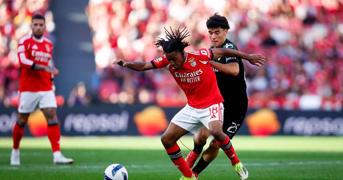 Benfica goleia Moreirense na Luz com golos de última hora de Ivanovic