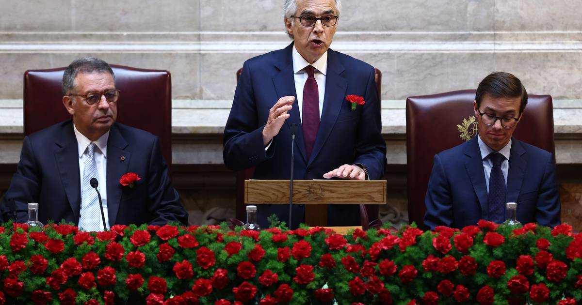 Aguiar-Branco: “O 25 de Abril não deve perder-se em juízos e opiniões, o 25 de Abril é presente e futuro”