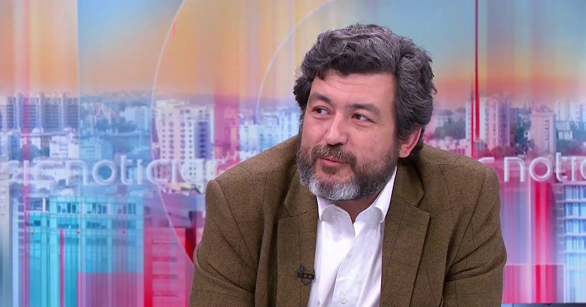 Pedro Delgado Alves esclarece gesto no Parlamento: 