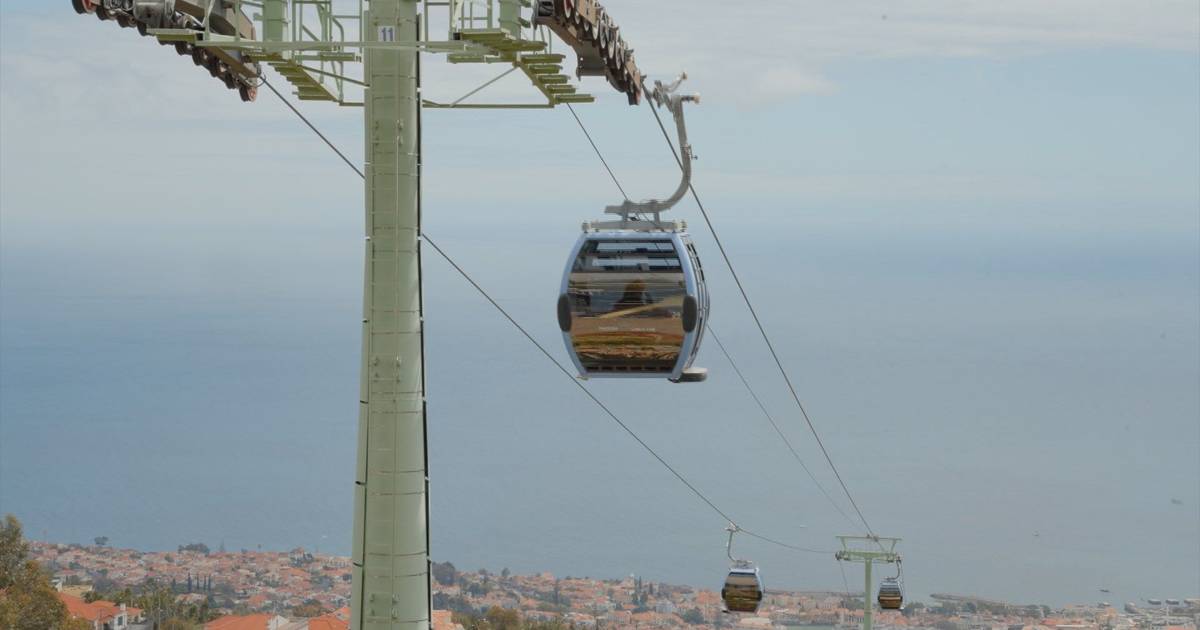 Teleférico do Funchal reabre com cabines com chão de vidro